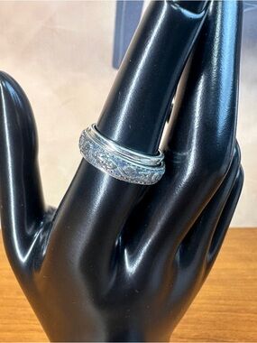 Othr Silver Textured Patterned Band Ring